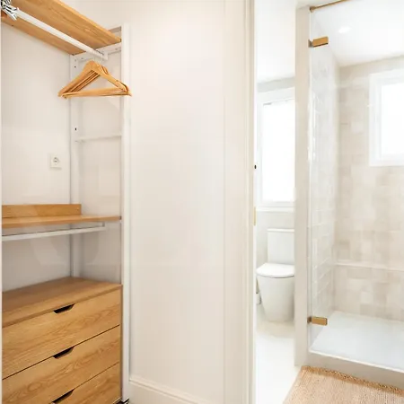 Apartamento Charming With Private Patio By Rems