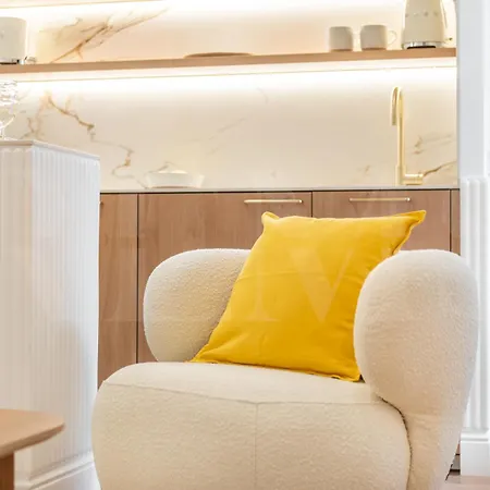 Charming With Private Patio By Rems アパート