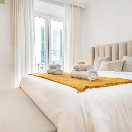 Charming With Private Patio By Rems Lägenhet Málaga