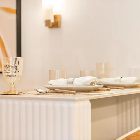 Lägenhet Charming With Private Patio By Rems *