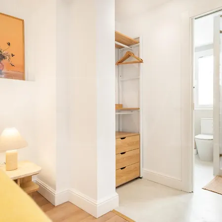 Lägenhet Charming With Private Patio By Rems Málaga