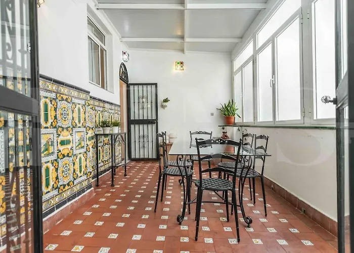Charming With Private Patio By Rems Daire