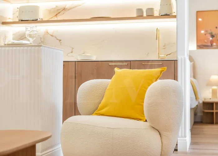 Charming With Private Patio By Rems Daire