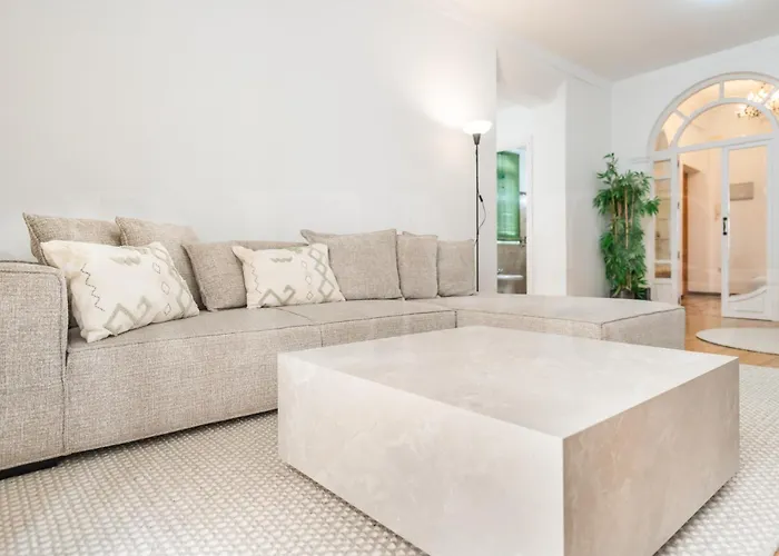 Daire Charming With Private Patio By Rems *