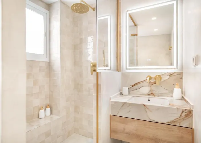 Charming With Private Patio By Rems Daire Málaga
