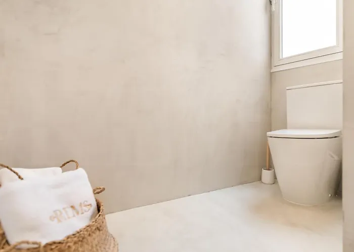 Charming With Private Patio By Rems