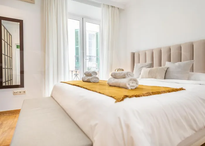 Charming With Private Patio By Rems Daire Málaga