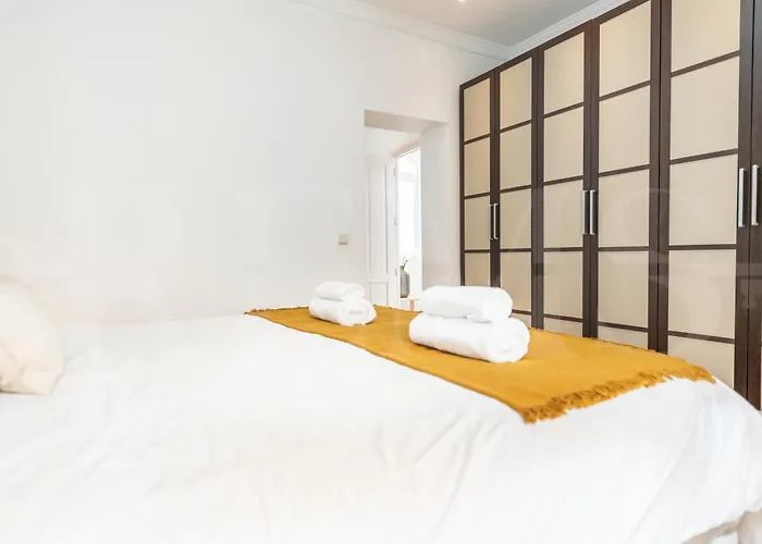 Charming With Private Patio By Rems Málaga