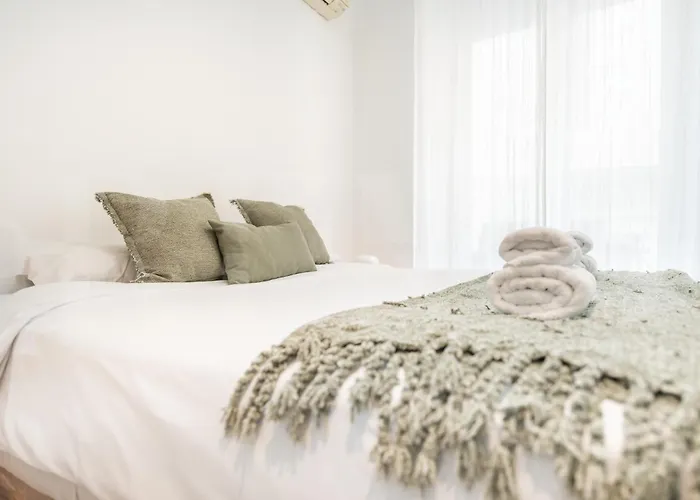 Charming With Private Patio By Rems Daire Málaga