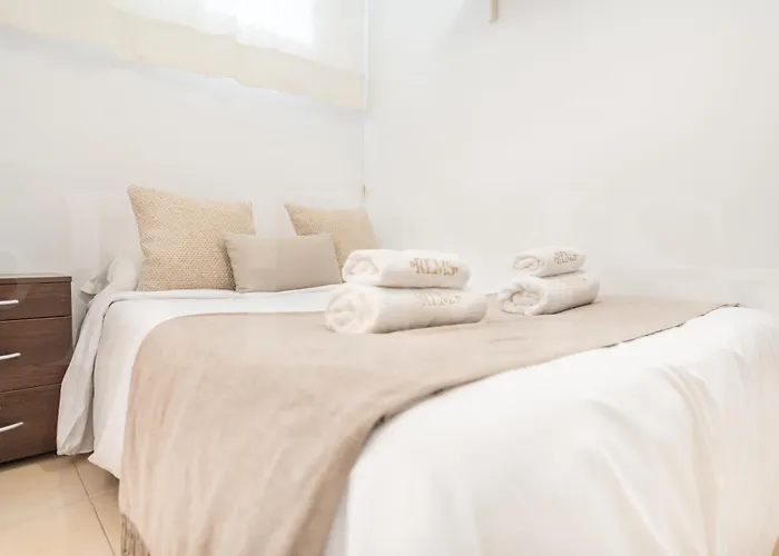 Charming With Private Patio By Rems Málaga