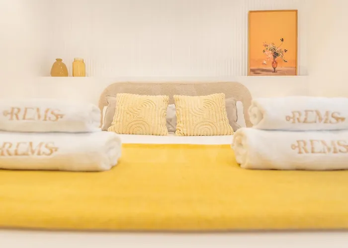 Charming With Private Patio By Rems Málaga