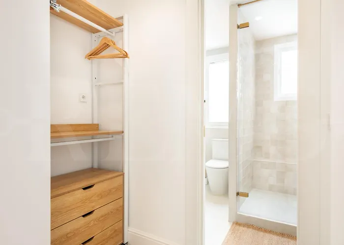 Daire Charming With Private Patio By Rems